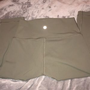 LuluLemon Sage Wunder Under HR cropped